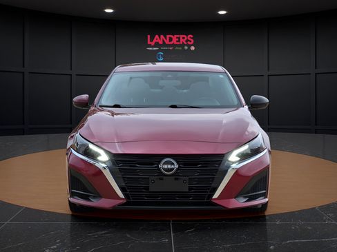 Used 2025 Nissan Altima 2.5 SV FWD image 6