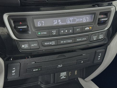 Used 2016 Honda Pilot Touring image 16