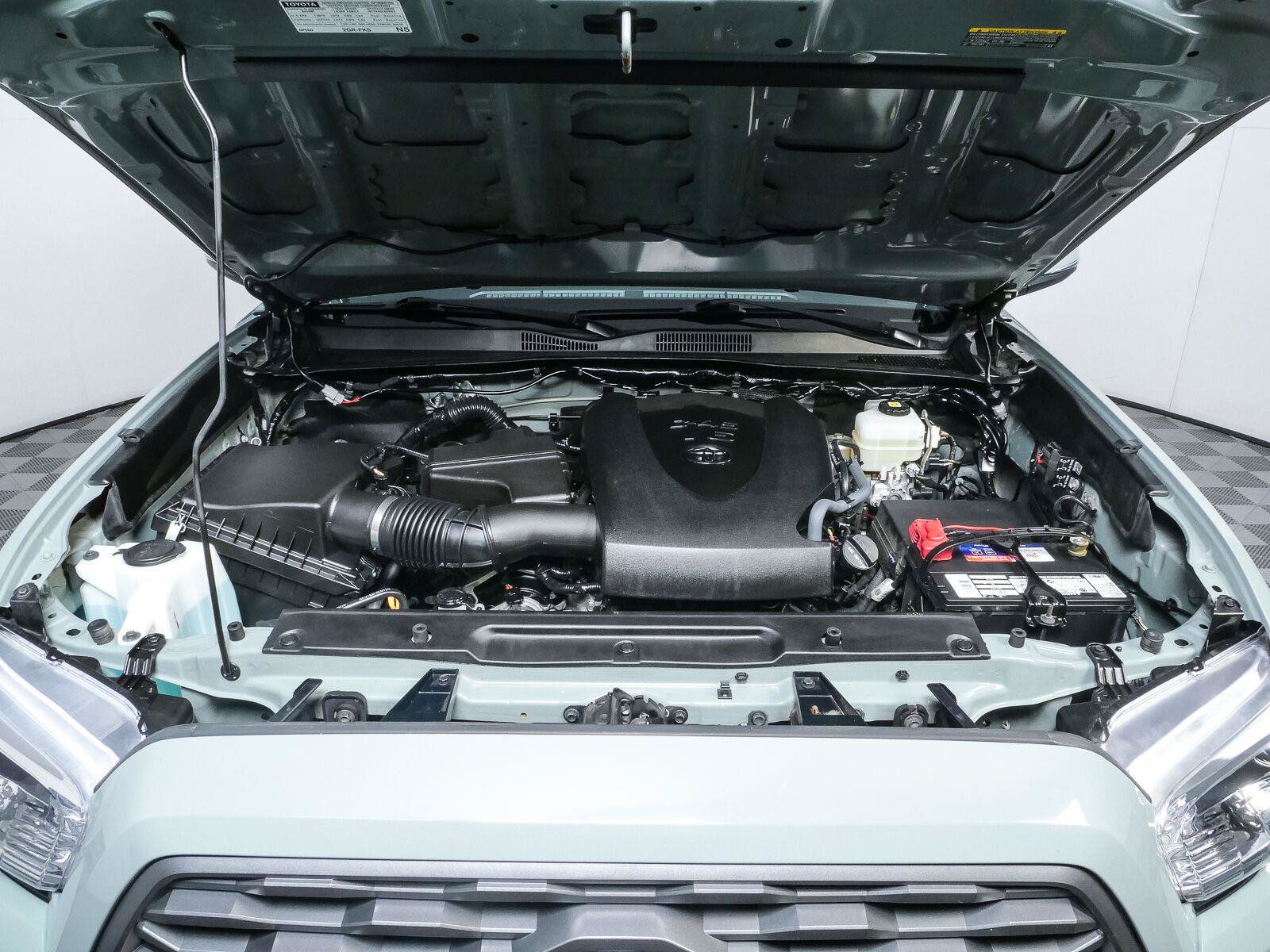 Used 2022 Toyota Tacoma TRD Off-Road AWD/4WD image 31