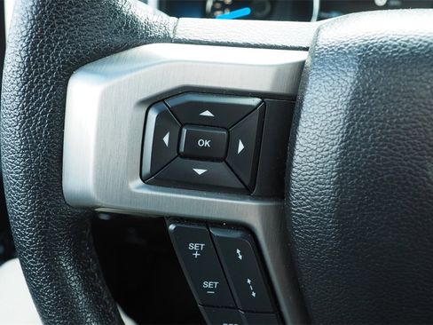 Used 2015 Ford F150 Platinum w/ Equipment Group 701A Luxury image 27