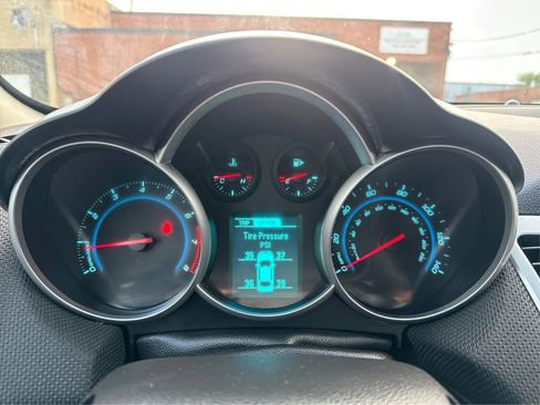 Used 2015 Chevrolet Cruze LT image 16