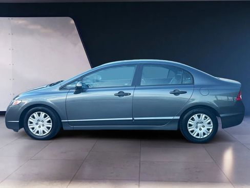 Used 2011 Honda Civic DX-VP image 2