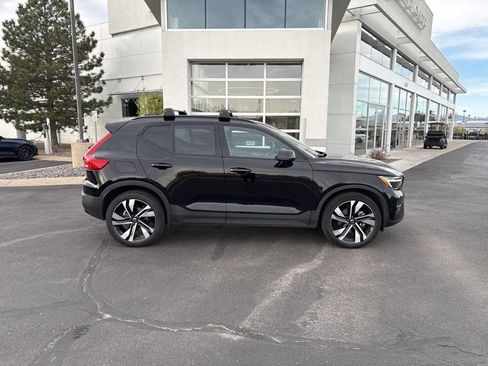 Used 2023 Volvo XC40 B5 Ultimate w/ Protection Package Premier image 6