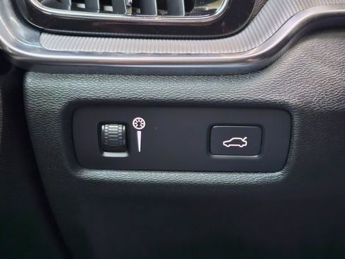 Used 2019 Volvo S60 T5 R-Design image 33