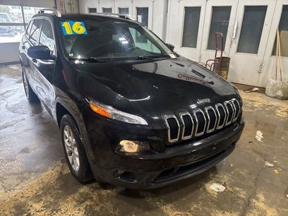 Used 2016 Jeep Cherokee Latitude w/ Cold Weather Group
