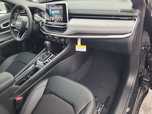 New 2026 Jeep Compass Latitude image 18