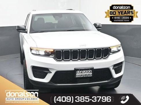 New 2025 Jeep Grand Cherokee Laredo w/ Luxury Tech Group I image 3