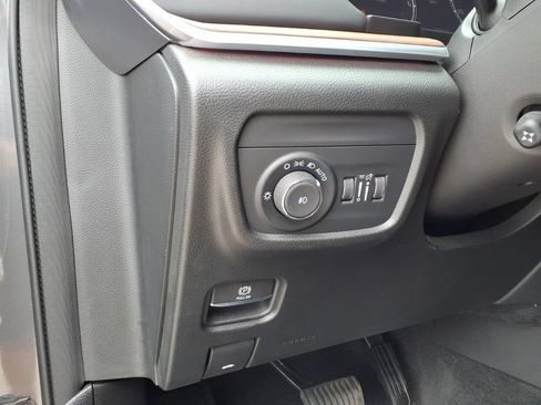 Used 2022 Jeep Grand Cherokee Summit AWD/4WD image 10