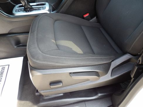 Used 2022 Chevrolet Colorado LT w/ Fleet Safety Package RWD image 18