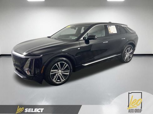 Used 2024 Cadillac Lyriq Luxury AWD/4WD image 2