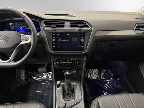 Used 2022 Volkswagen Tiguan SE image 11