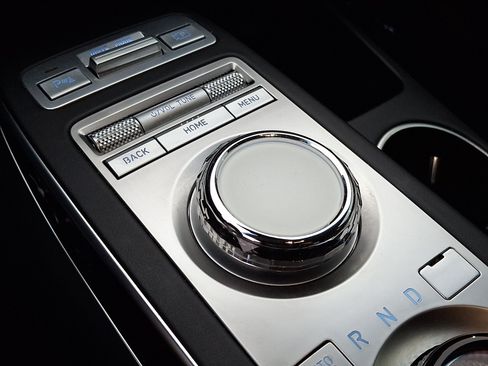 Certified 2024 Genesis GV70 2.5T AWD/4WD image 17