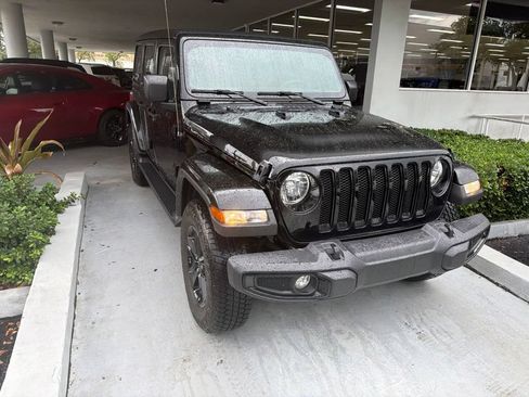 Used 2023 Jeep Wrangler Unlimited Sahara AWD/4WD image 7