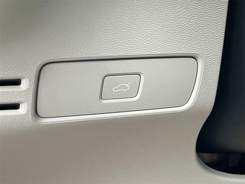 New 2026 Volvo XC40 B5 Ultra w/ Climate Package image 23