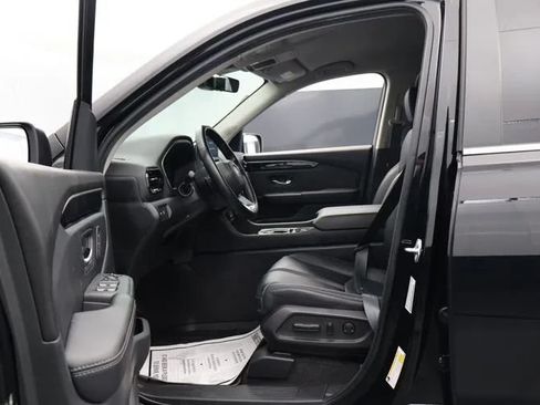 Used 2025 Honda Pilot EX-L image 11