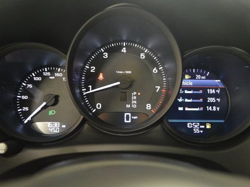 Certified 2025 Porsche Macan AWD/4WD image 23