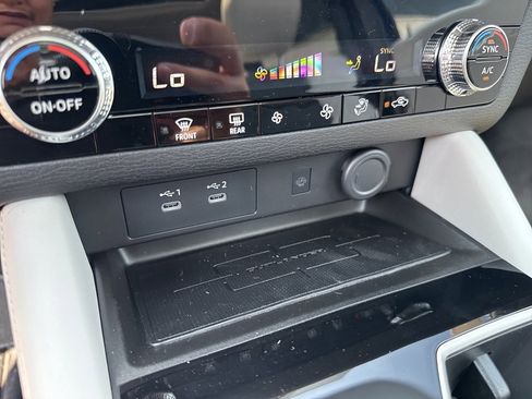 New 2025 Mitsubishi Outlander SE image 33