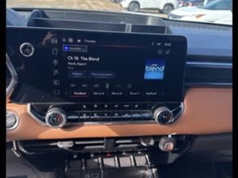 Used 2024 GMC Canyon AT4 image 11