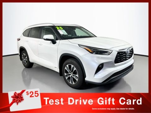 Used 2025 Toyota Highlander XLE AWD/4WD image 1