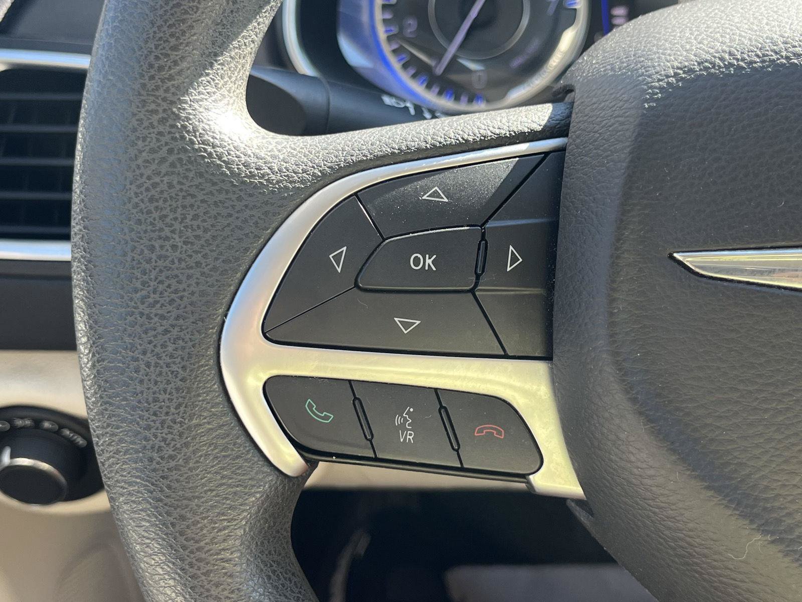 Used 2016 Chrysler 200 Limited FWD image 8