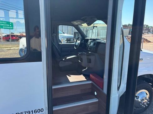 Used 2017 Ford E-450 and Econoline 450 Super Duty w/ Shuttle Bus Prep Package image 8