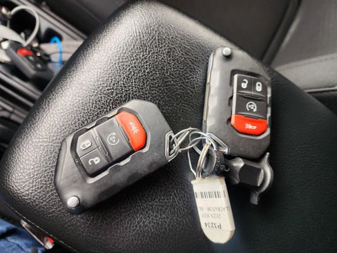 Used 2023 Jeep Gladiator Willys image 26