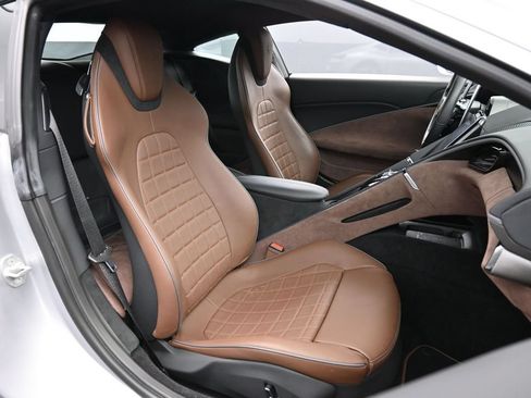 Used 2024 Ferrari Roma RWD image 25
