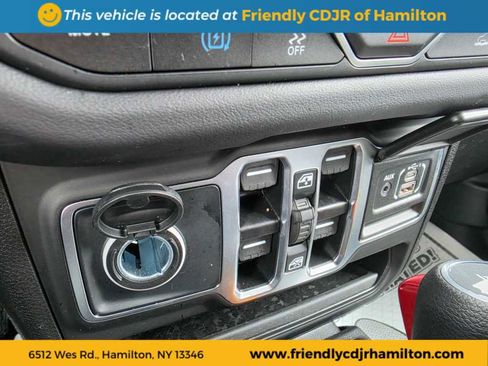 Used 2025 Jeep Wrangler Unlimited Sahara image 19