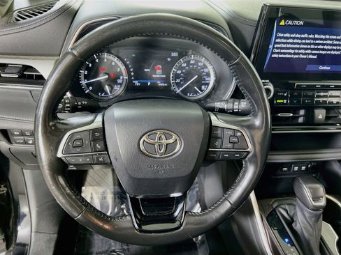 Used 2021 Toyota Highlander Platinum AWD/4WD image 11
