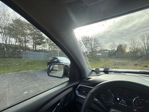 Certified 2023 GMC Acadia AT4 w/ Preferred Package image 15