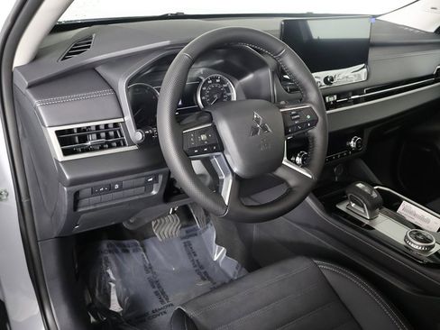 New 2026 Mitsubishi Outlander SE image 29