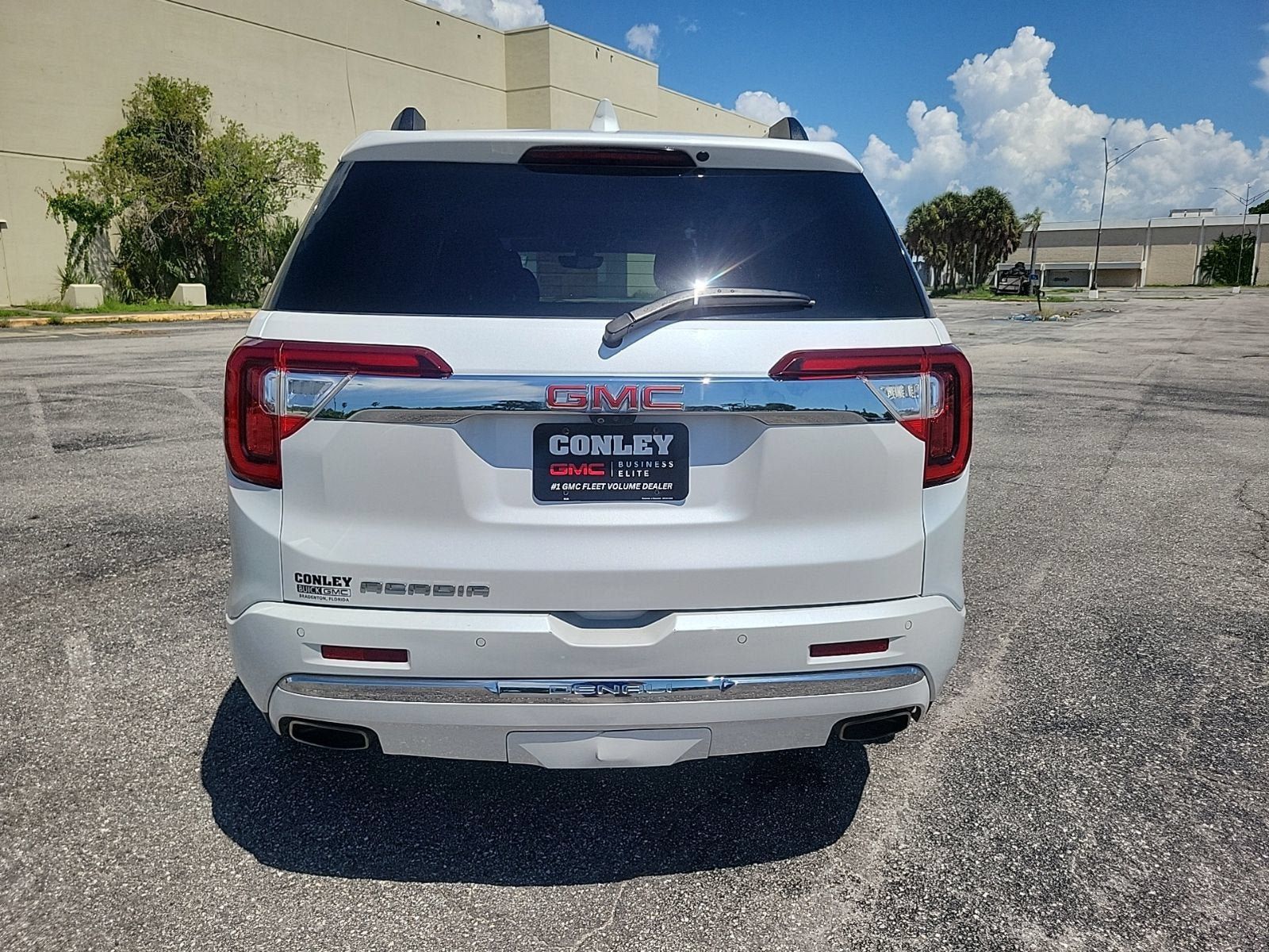 Certified 2023 GMC Acadia Denali w/ Denali Ultimate Package FWD image 9
