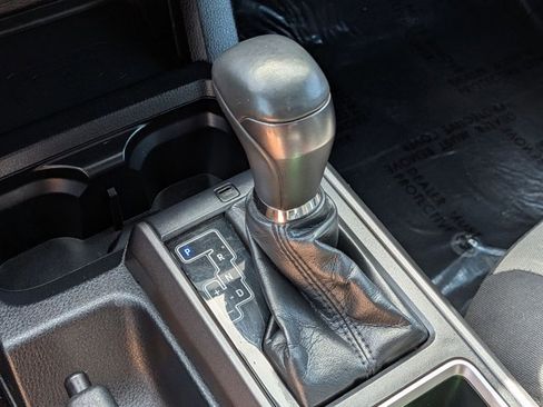 Used 2022 Toyota Tacoma TRD Off-Road AWD/4WD image 17