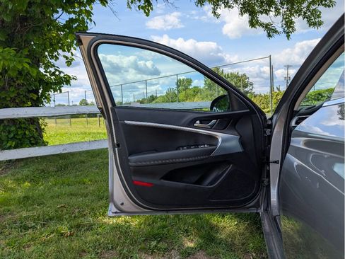 Used 2024 Genesis G70 2.5T AWD/4WD image 10