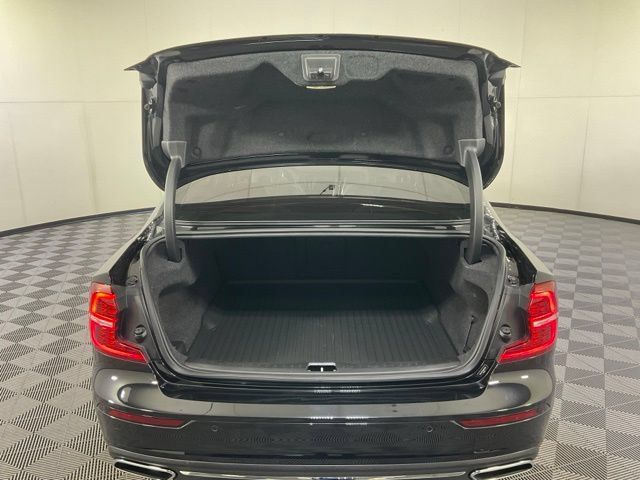 Certified 2022 Volvo S60 B5 Inscription AWD/4WD image 34