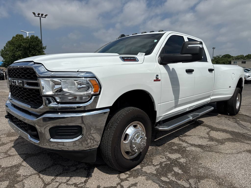Used 2024 RAM 3500 Tradesman w/ Chrome Appearance Group AWD/4WD image 3
