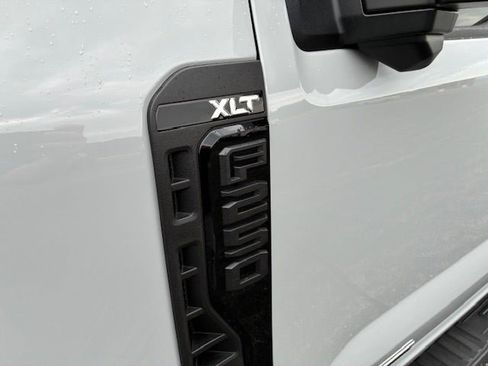 Used 2025 Ford F250 XLT w/ Black Appearance Package AWD/4WD image 12