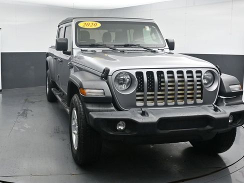 Used 2020 Jeep Gladiator Sport w/ Quick Order Package 24S AWD/4WD image 3