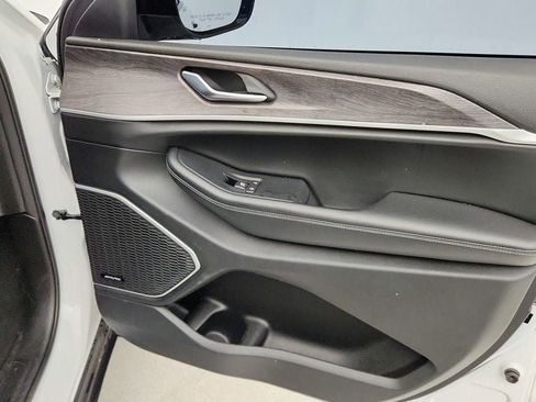 Used 2022 Jeep Grand Cherokee Limited image 23