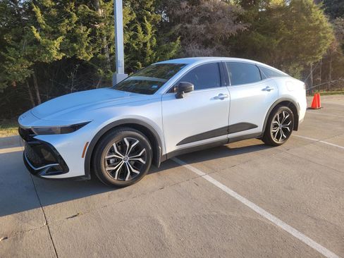 Used 2026 Toyota Crown XLE image 1