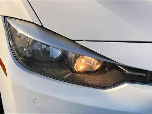 Used 2015 BMW 320i Sedan image 30