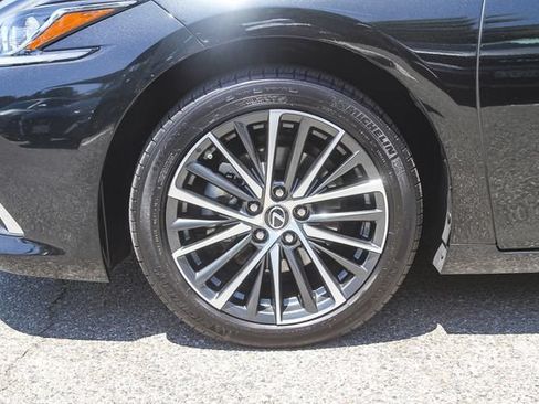 Used 2025 Lexus ES 300h w/ Premium Package FWD image 13