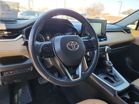 Used 2020 Toyota RAV4 XLE Premium image 15