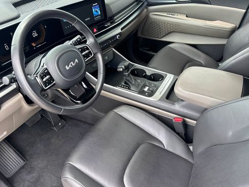 Used 2026 Kia Carnival FWD image 4