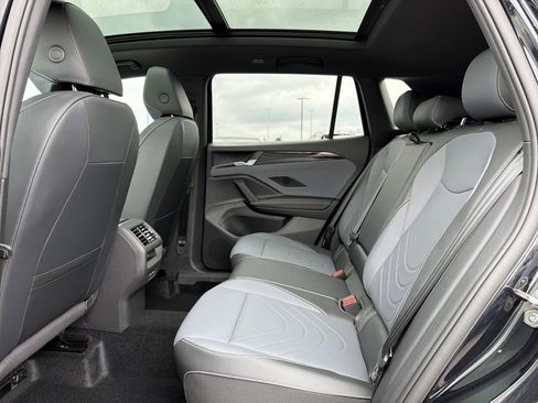 New 2026 Volkswagen Tiguan SE R-Line FWD image 14