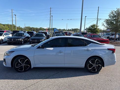 Used 2023 Nissan Altima 2.5 SR w/ SR Premium Package FWD image 4