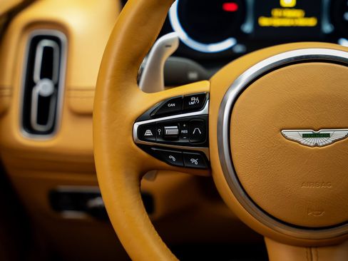 Used 2021 Aston Martin DBX AWD/4WD image 41