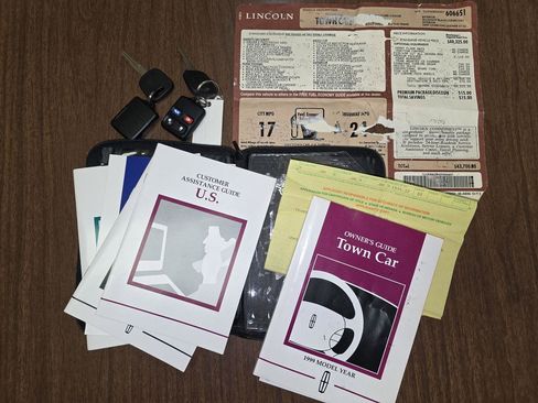 Used 1999 Lincoln Town Car Signature image 21