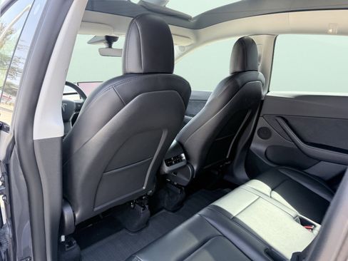 Used 2022 Tesla Model Y Performance image 29