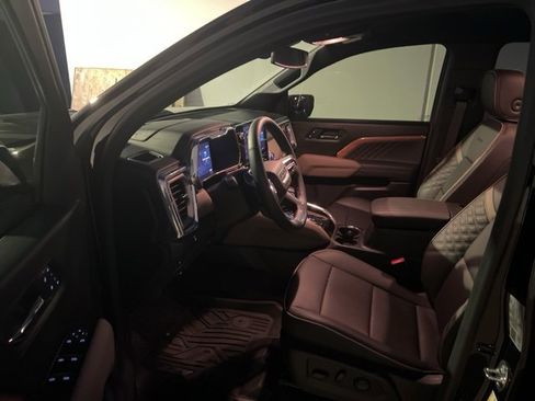 Used 2024 GMC Canyon Denali image 5